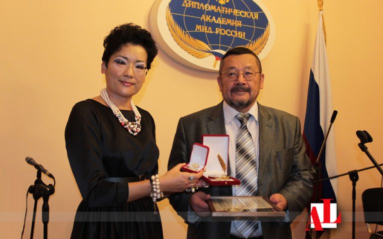 اعطای جایزه «اتحادیه آثار اوراسیایی ـ 2017» به ایلشاد نصیراف و میثم الجنابی