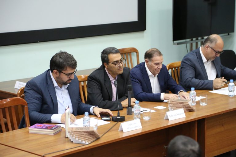 نشست بررسی ادبیات معاصر ایران در دانشگاه زبان شناسی مسکو+گزارش تصویری