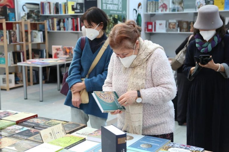 حضور بنیاد ابن سینا در 23ـ مین نمایشگاه بین المللی کتاب ادبیات تفکری مسکو (2021)