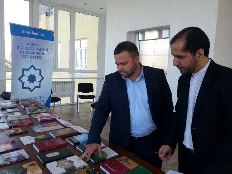 برگزاری نمایشگاه آثار بنیاد مطالعات اسلامی در مرکز اسلامی مسکو