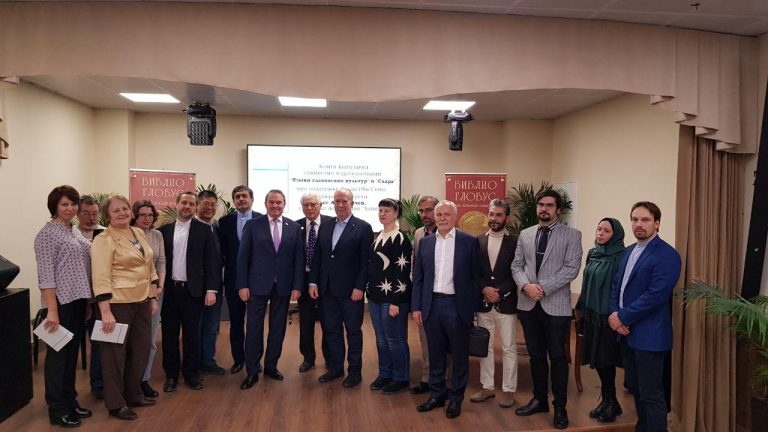 کتاب «خرد جمع در تقابل با خرد جمعی» در مجموعه بیبلوگلوبوس مسکو رونمایی شد