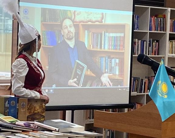 اهدای منشورات بنیاد ابن سینا به کتابخانه ملی جمهوری قزاقستان