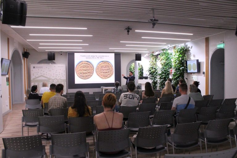 A lecture “At the crossroads of two Great Empires: spreading of Islam in Iran through the prism of numismatics” delivered by K.V. Kravtsov at Mayakovky Library