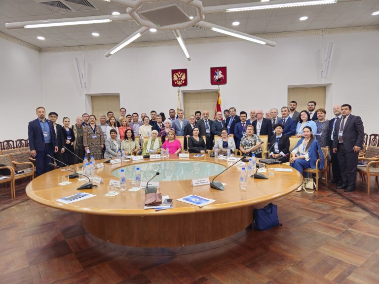 Фонд принял участие в организации круглого стола, посвященного Ибн Сине