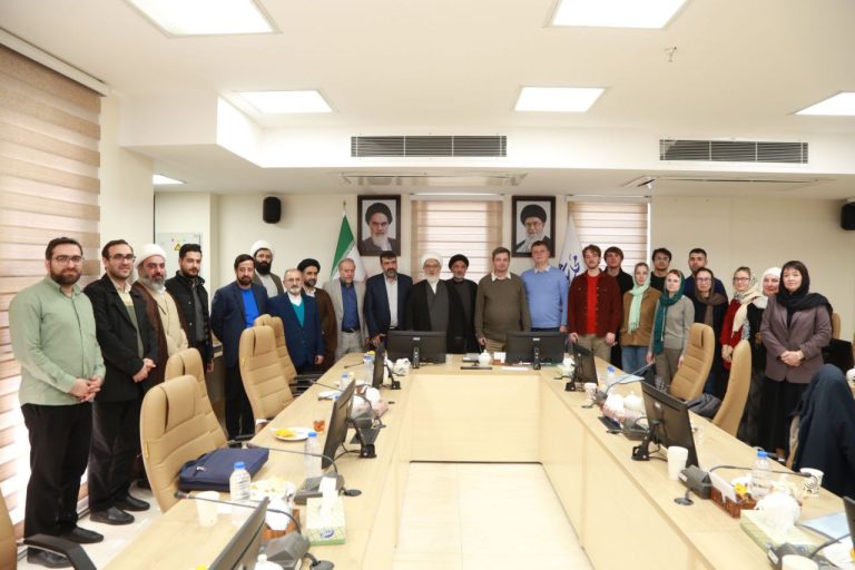 شرکت اساتید و دانشجویان روس در دوره دانش‌افزایی «ایران قرن بیستم: هنر، فلسفه، تاریخ» (ایران ـ قم)